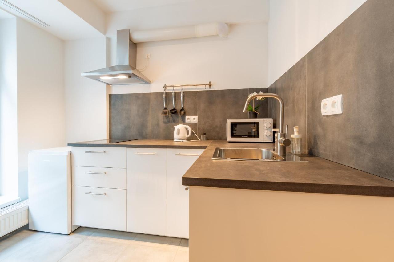 Brand New Two Room Apartment #34 With Free Secure Parking In The Center Praga Exterior foto